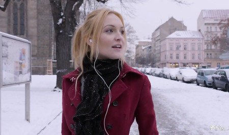 Analsex einer Blondine mit einem verärgerten Nachbarn