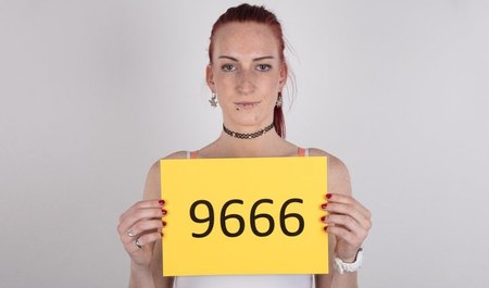 Ein hässliches Mädchen wird bei einem tschechischen Casting von einem Agenten in den Mund gebumst