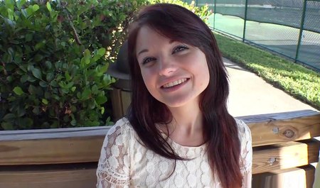 Anstatt sich mit ihrem Freund zu treffen, hatte das Luder Sex mit einem Pick-up-Künstler mit Cumshot