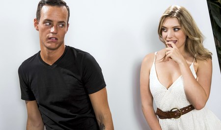 Hat ein Mädchen zu einem Fotoshooting eingeladen und sie während der Dreharbeiten gefickt