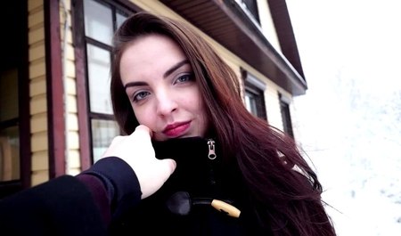 Statt Billard zu spielen, spielt der Franzose mit einer Russin im Arsch mit großem Schwanz