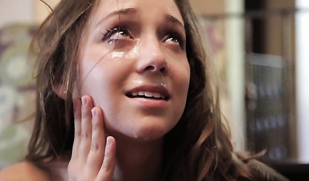 Habe das arme Mädchen in den Arsch gefickt