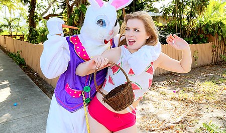 Der Typ beschützte das Mädchen vor dem Kaninchen und briet die Süße zum Feiern