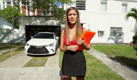 Ein Glatzkopf hat eine vollbusige Lehrerin mitgenommen und sie unterwegs für Geld gefickt