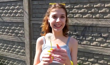 Ein Pärchen aus Rostow hat fast im Stadtzentrum Sex im Gebüsch