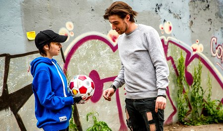 Der Tourist wollte einen Russen abholen, hatte aber draußen Sex mit einem Mädchen