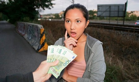 Für Geld ein thailändisches Mädchen gefickt und das Video auf der Website gepostet