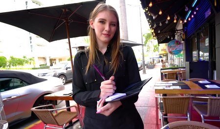 Habe ein Mädchen in einem Straßencafé abgeholt und zu Hause Sex mit ihr gehabt