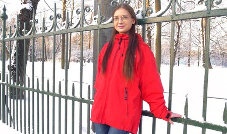 Ein Mann aus St. Petersburg hat eine neue Freundin nach Hause gefahren und sie in den Arsch gefickt