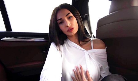 Meine Freundin ist nicht nur eine Musikliebhaberin, sondern auch ein gutes Blowjob-Girl