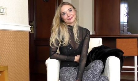Die Russin Polina Maxim besuchte Budapest für ein Casting für Gruppenpornos mit Doppelpenetration