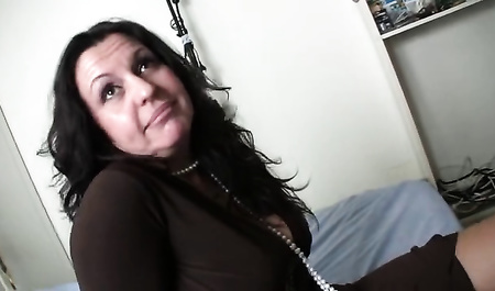 Reife Spanierin fickt mit einem Jungen