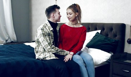 Ein Paar aus Moskau liebt russische Pornos aufrichtig und beschäftigt sich deshalb damit ...