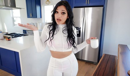 Vollbusige Latina-Stiefmutter lässt sich von ihrem Stiefsohn ficken