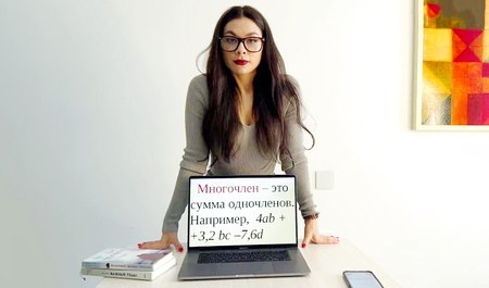 Der neue Lehrer verließ den Kerl nach dem Unterricht und lutschte ihm den Schwanz