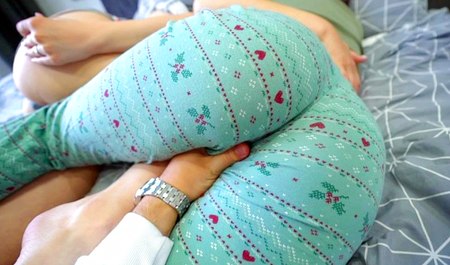 Wie ein ehrlicher Mann morgens seine Stiefschwester und Geliebte fickte