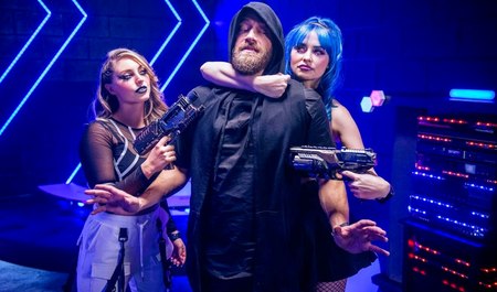 Intergalaktische Kopfgeldjäger und diese Lesben