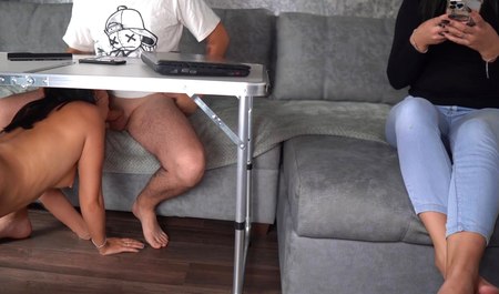 Die Stiefschwester meiner Freundin kommt für einen Blowjob vorbei und erwartet Sex