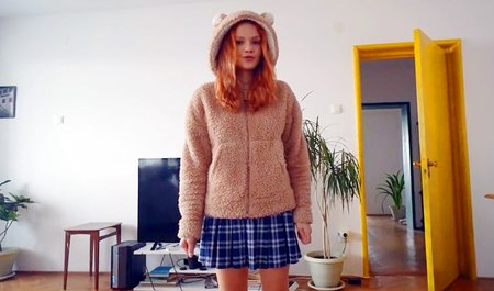 Stiefschwester besuchte ihren Bruder und bat um Sex mit ihm