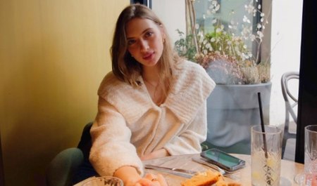 Romantisches Abendessen, gefolgt von Sex auf Russisch