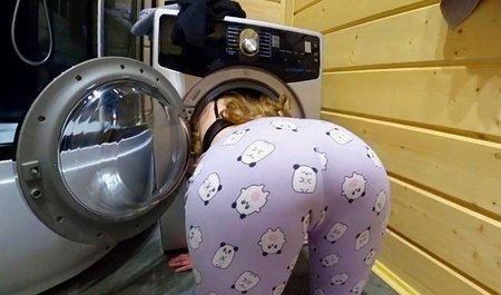 Er hat seine Stiefschwester aus der elektronischen Sklaverei gerettet und sie ordentlich gefickt