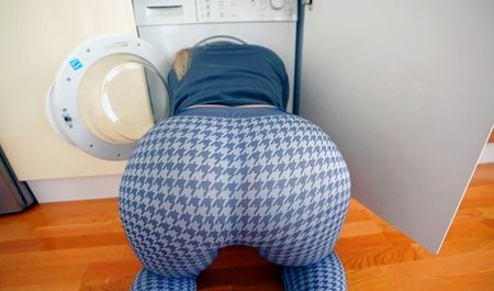 Hat meiner Stiefschwester mit dem Auto geholfen und dann wurde er flachgelegt