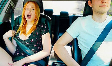 Verlonis fährt mit einem Mann und hat Sex im Auto