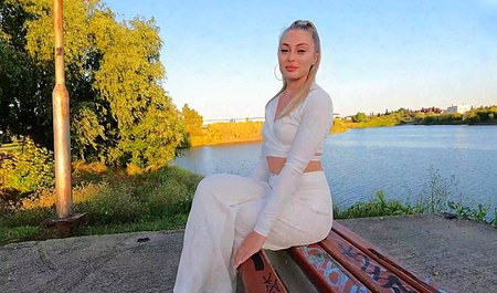 Biloufree hat beim ersten Date Sex mit einer Freundin