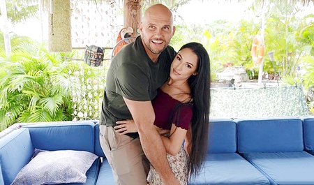 JMak traf ein Mädchen und steckte sein Ende zwischen ihre Beine ...