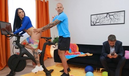 Ich habe die Frau eines anderen wie beim Training gefickt, aber nicht auf Sicherheitsvorkehrungen geachtet ...