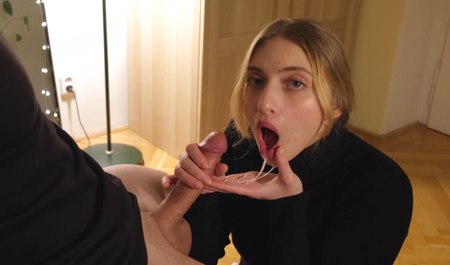 Um der wahren Liebe willen willigt die schöne Kroki sogar ein, Sperma zu schlucken ...