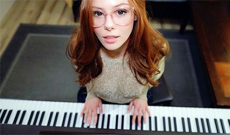 Die Musikschülerin trägt kein Höschen... und das ist auch in Ordnung!