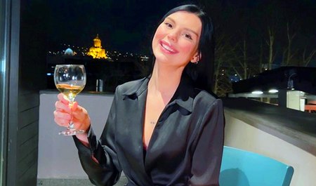 Wir spielten ein Spiel und ich entschied mich für Sex mit einem Kondom, aber dann zog ich es trotzdem aus