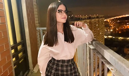 Ich hatte einen Streit mit einem Typen und ging sofort los, um den ersten Blogger zu ficken, den ich traf