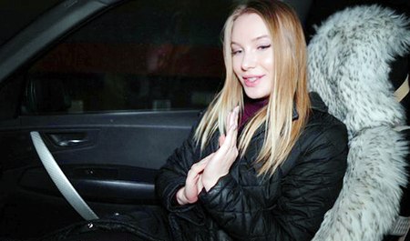 Hat die Frau seines Stiefbruders direkt im Auto gefickt ...