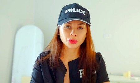 Loli Lips hat ihre Freundin gefickt, weil sie harten Sex auf dem Bett versucht hat ...