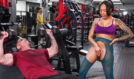 Süßes Mulattin-Mädchen geht zum Sex ins Fitnessstudio, nicht zum Sport