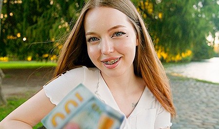 Zhenechka Kotova verdient ihr Geld mit dem Kleinhandel ihrer Art
