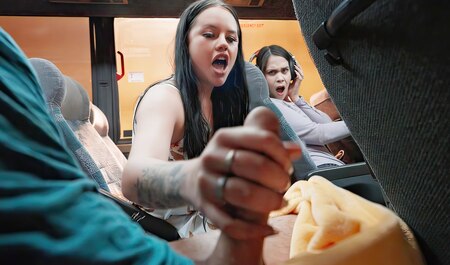 Hatte Spaß während einer Busfahrt und bekam einen Orgasmus...