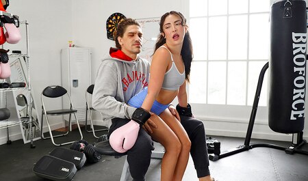 Und selbst wenn man beim Boxen verloren hat, muss man beim Sex den Trainer ficken – egal, wie man es betrachtet...