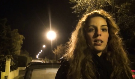 Ein Mann lernt eine verheiratete Frau kennen und hat Freude an ihr