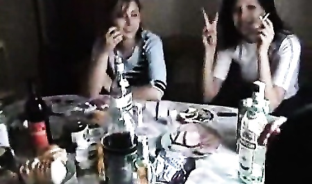 Gruppensex in einem Wohnheim auf Wunsch des Geburtstagskindes